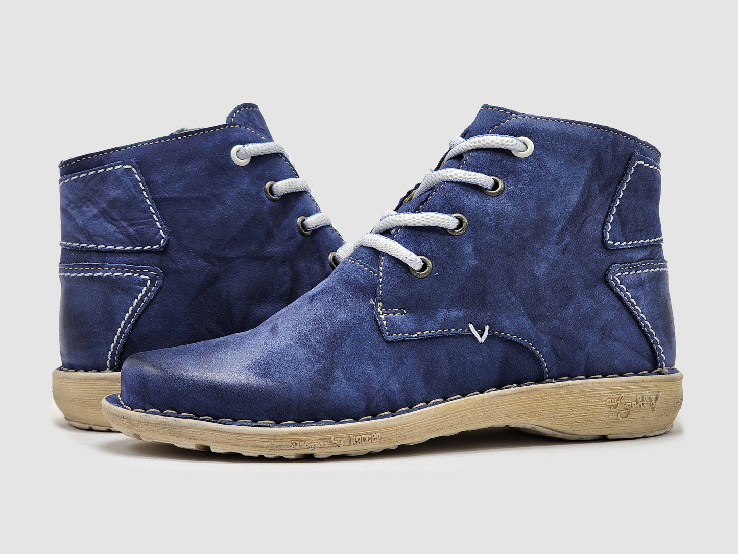 
                  
                    Women's Old-Fashioned Zip-Up Leather Boots - Blue
                  
                