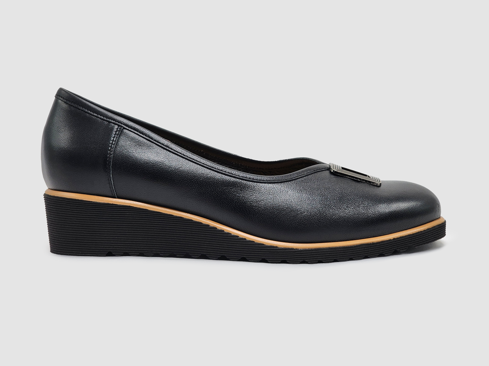 Women's AGA Paulina Leather Loafers - Black